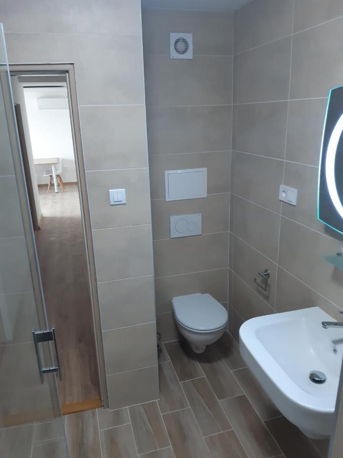 Hotel Felicia Kaluza Bagian luar foto