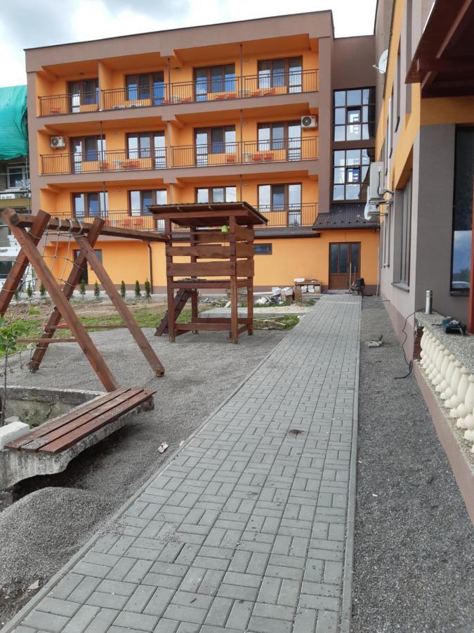 Hotel Felicia Kaluza Bagian luar foto