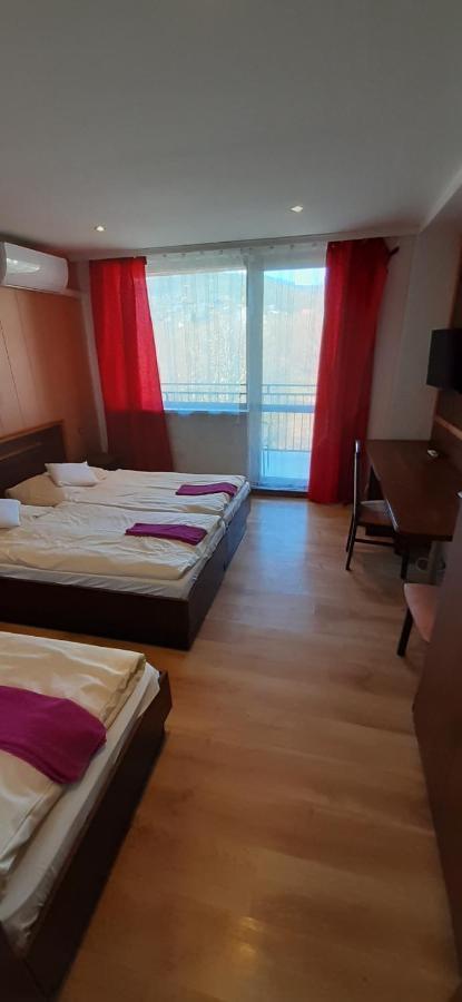 Hotel Felicia Kaluza Bagian luar foto