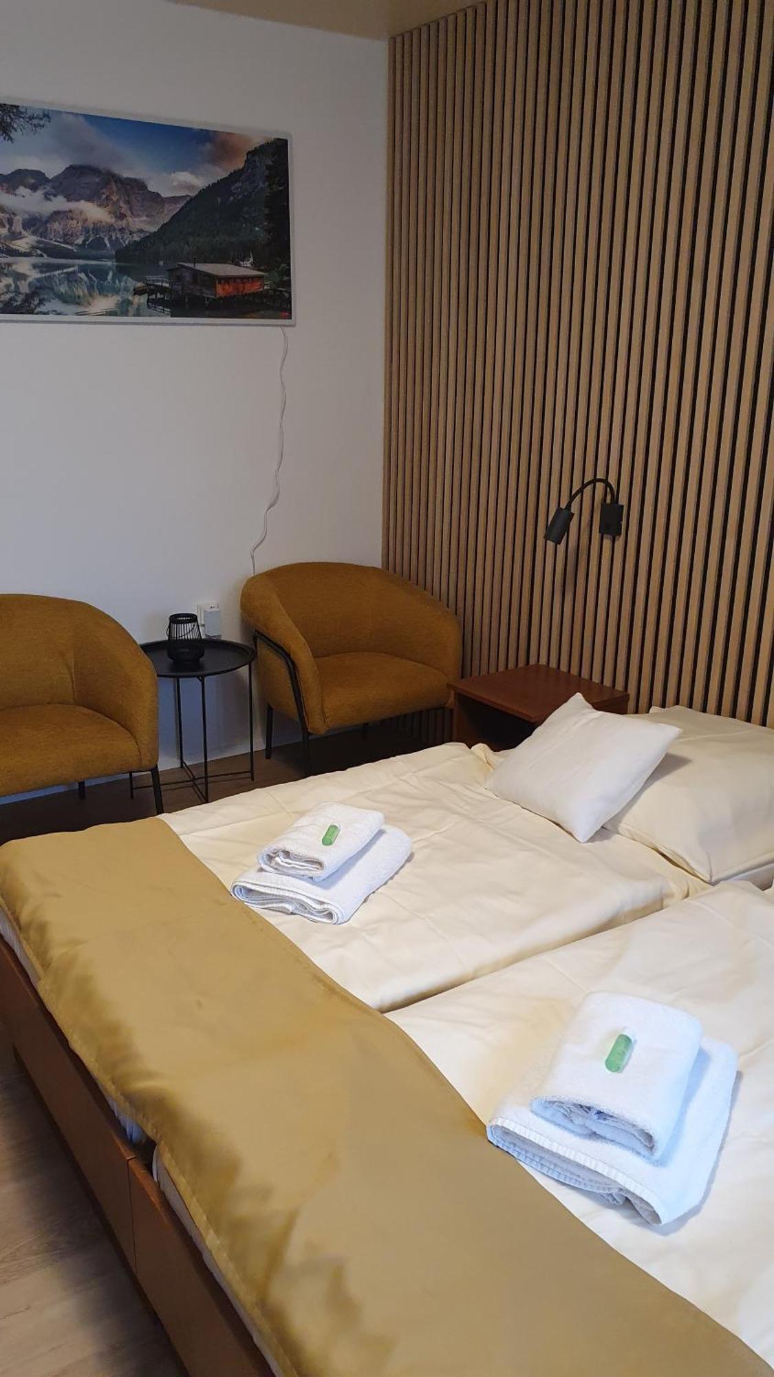 Hotel Felicia Kaluza Bagian luar foto