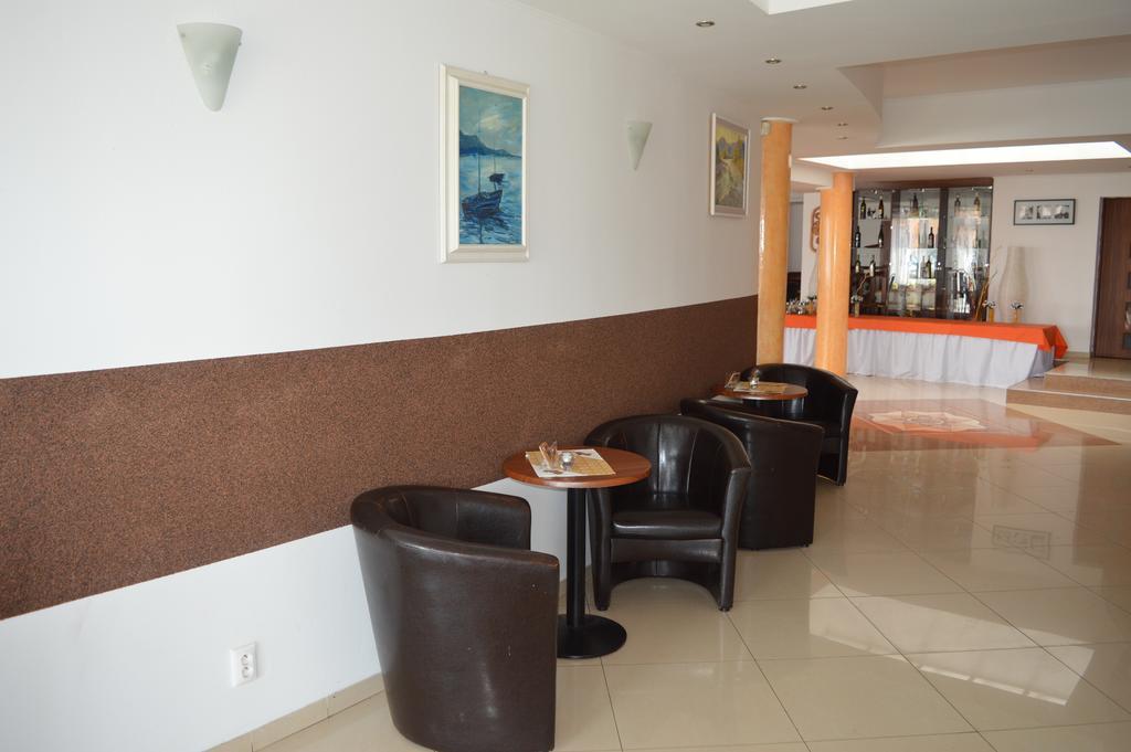 Hotel Felicia Kaluza Bagian luar foto
