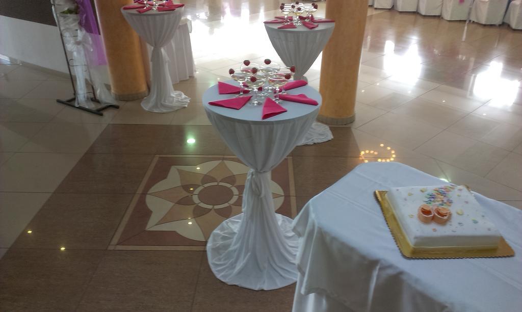 Hotel Felicia Kaluza Bagian luar foto