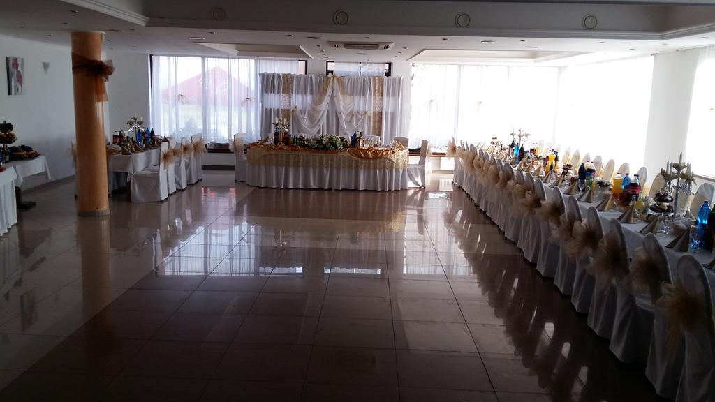 Hotel Felicia Kaluza Bagian luar foto